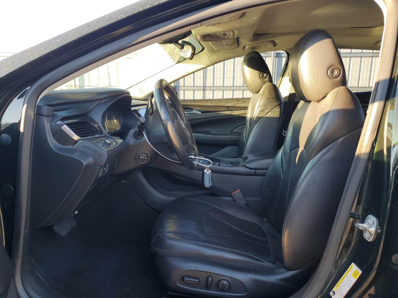 Buick LaCrosse Essence Image 3