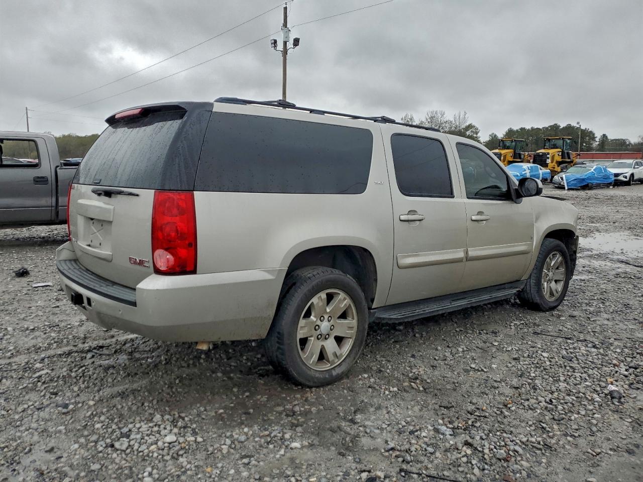 GMC Yukon C1500 Image 4