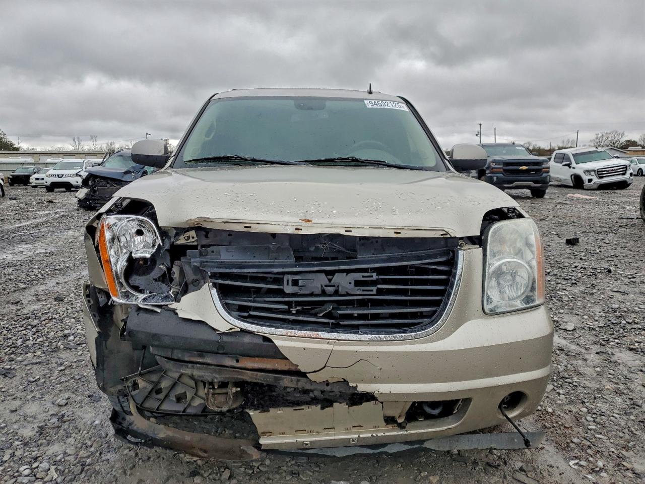 GMC Yukon C1500 Image 8