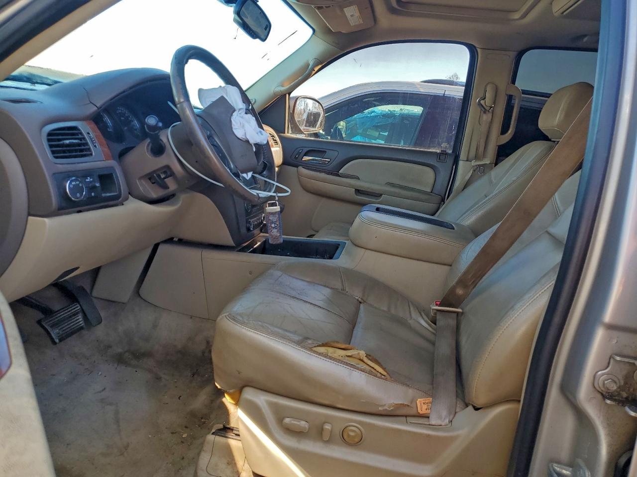 GMC Yukon C1500 Image 2