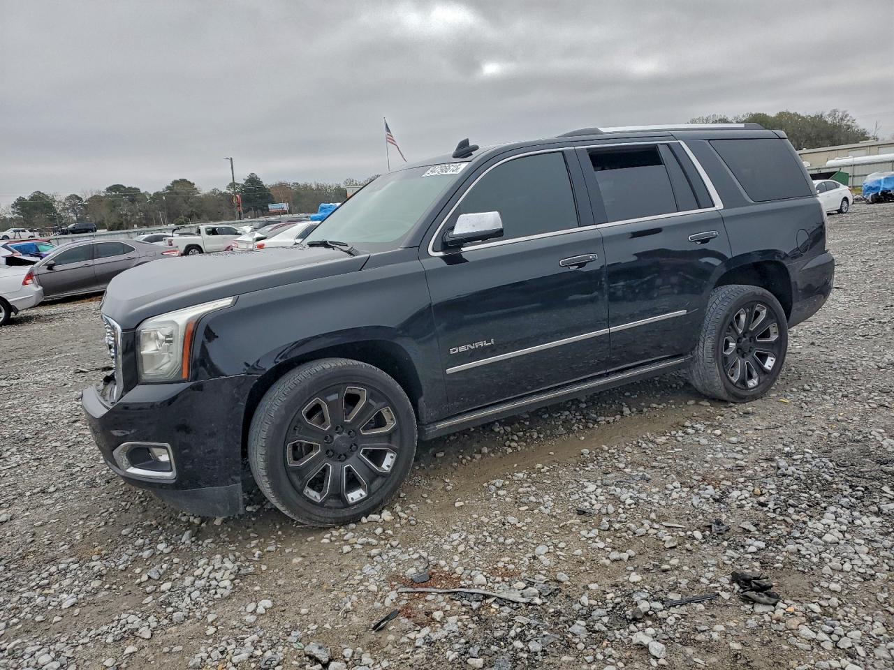 GMC Yukon Denali Image 1