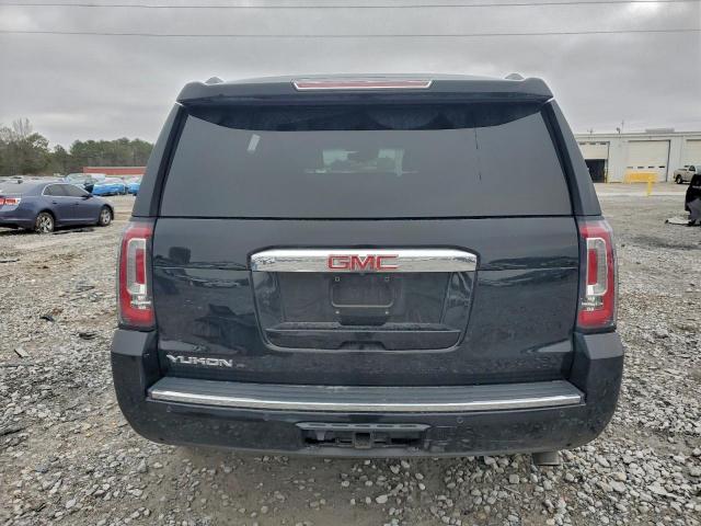 GMC Yukon Denali Image 11