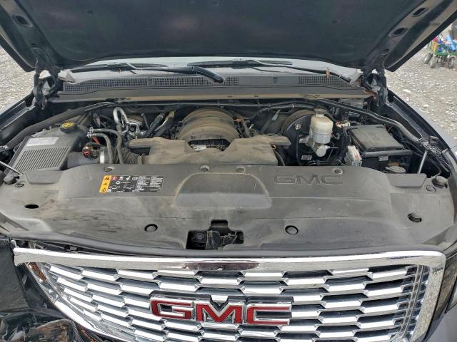 GMC Yukon Denali Image 13