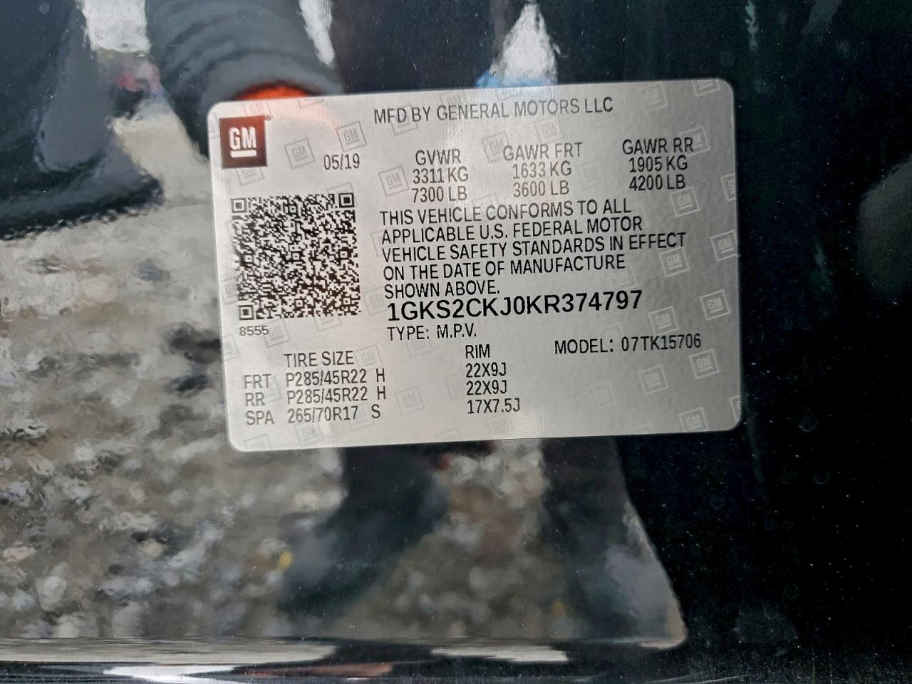 GMC Yukon Denali Image 12