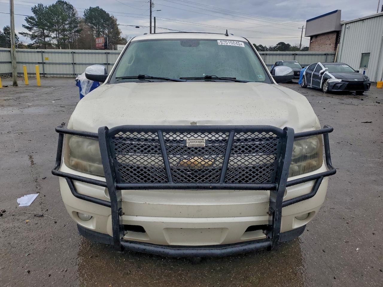 Chevrolet Suburban C1500 Ltz Image 7