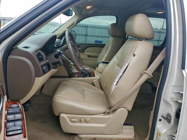 Chevrolet Suburban C1500 Ltz Image 3