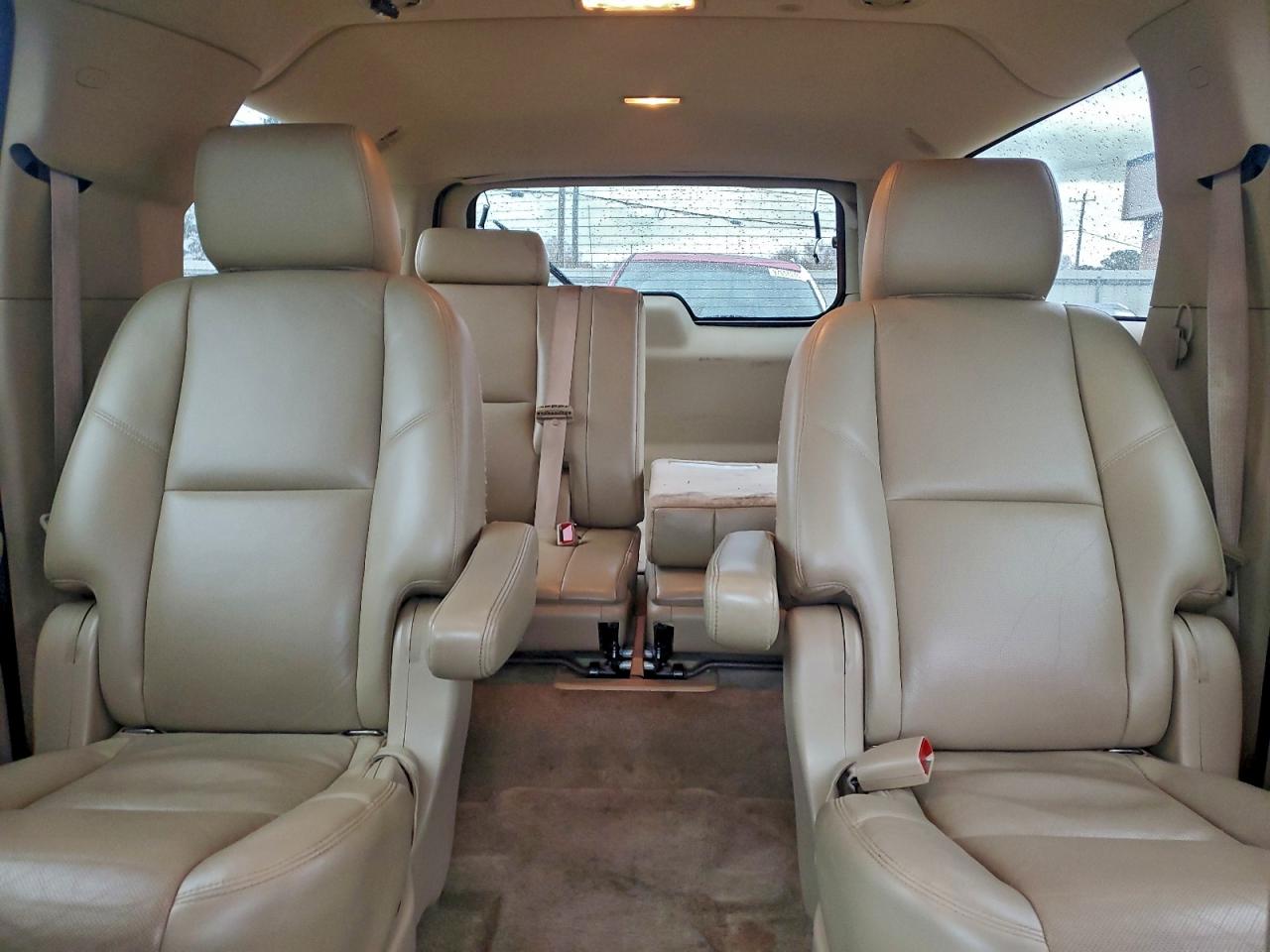 Chevrolet Suburban C1500 Ltz Image 9