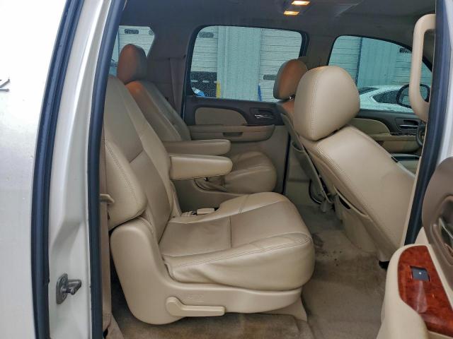 Chevrolet Suburban C1500 Ltz Image 13