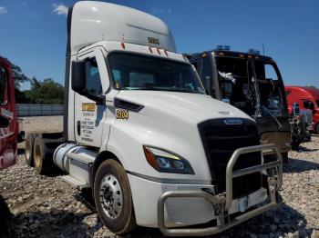  Salvage Freightliner Cascadia 1