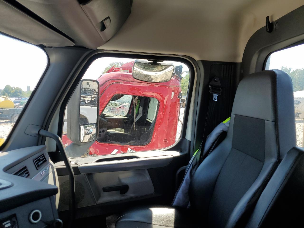 Freightliner Cascadia 1 Image 6