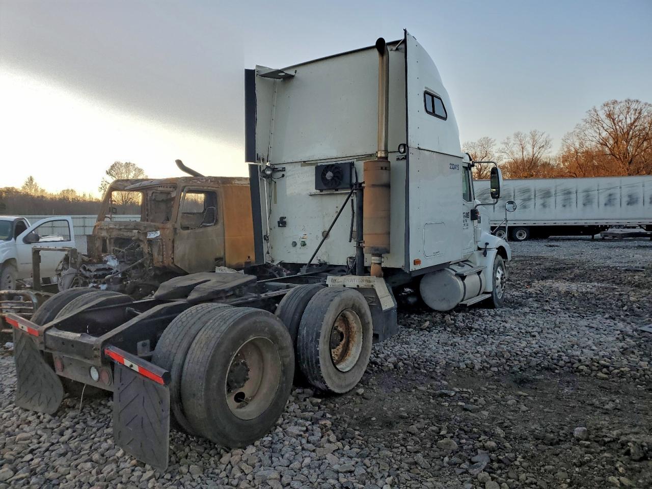 International 9900i Trac 9400i Image 7