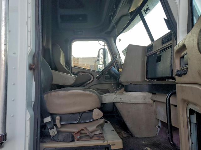 International 9900i Trac 9400i Image 6