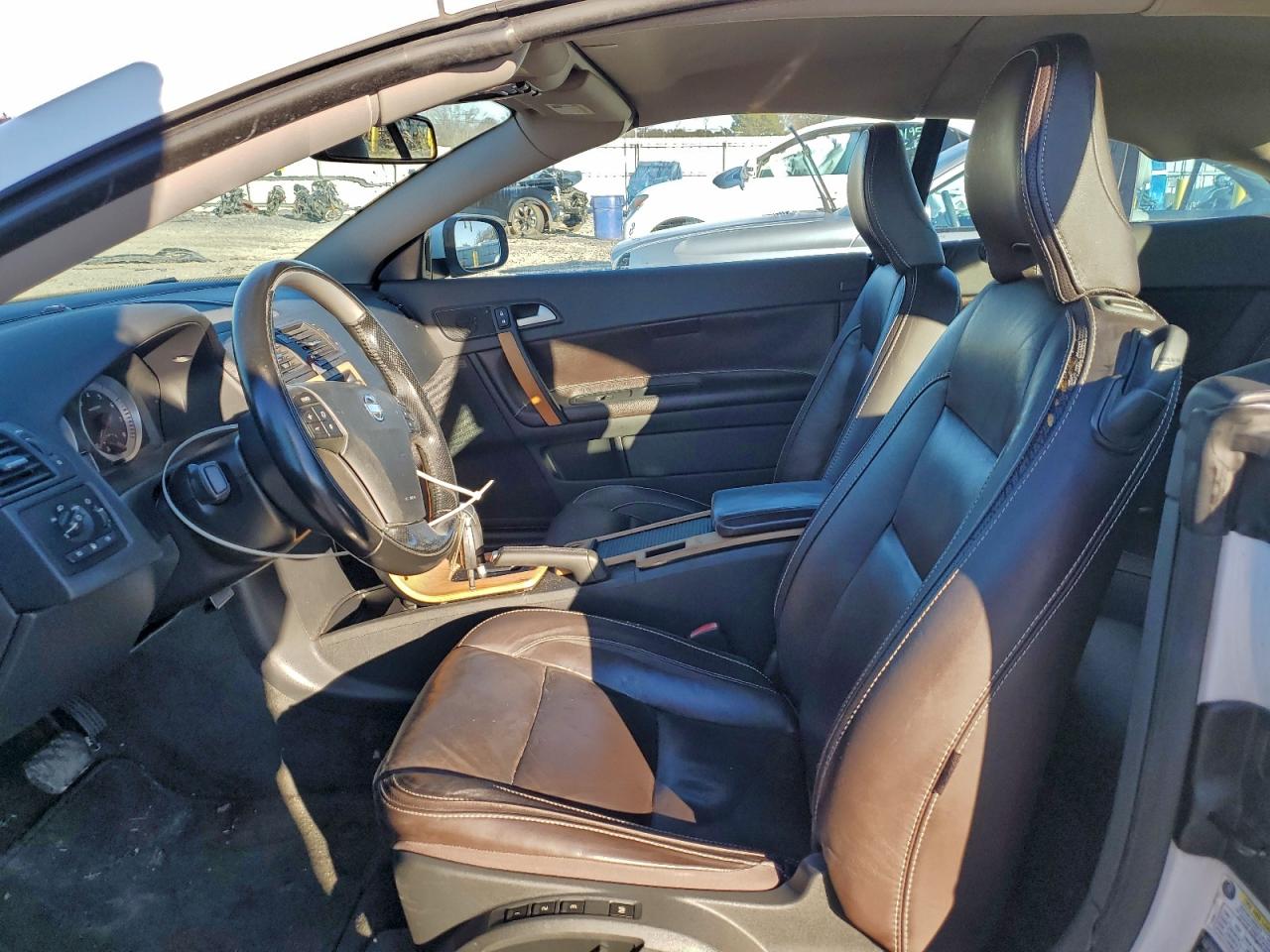 Volvo C70 T5 Image 12