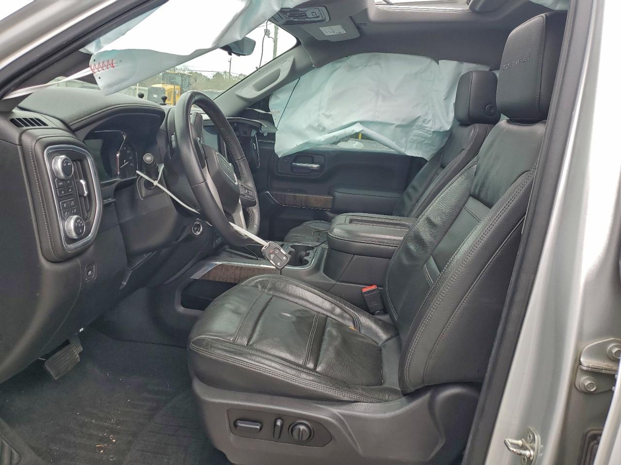 GMC Sierra K2500 Denali Image 4