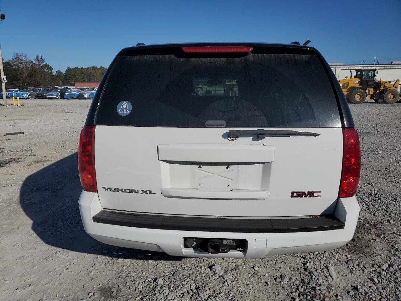 GMC Yukon C1500 Sle Image 3