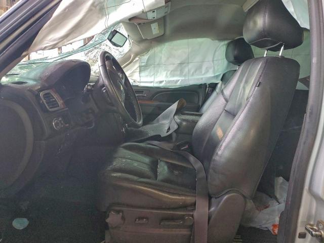 Chevrolet Suburban C1500 Lt Image 3