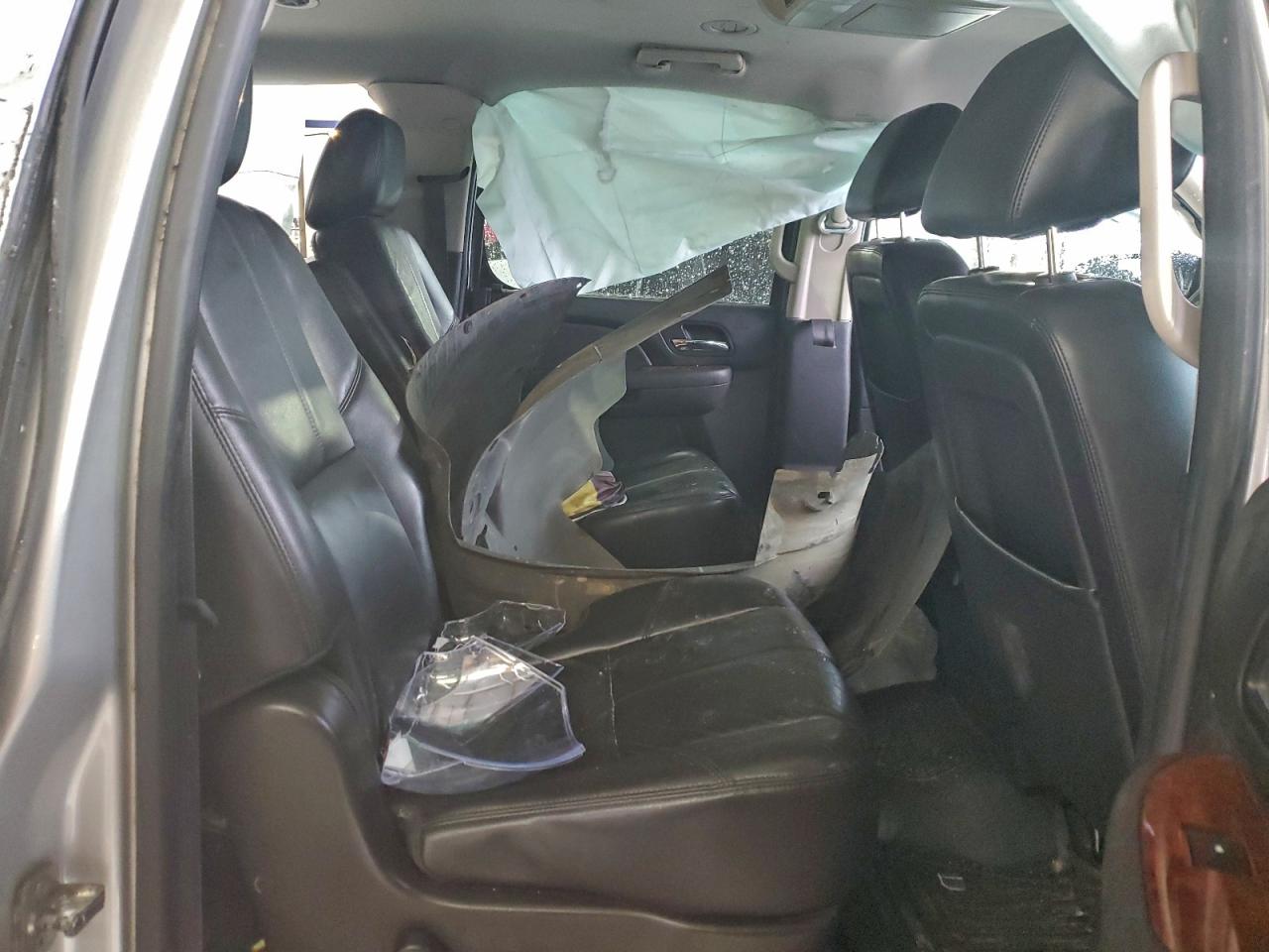 Chevrolet Suburban C1500 Lt Image 10