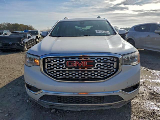 GMC Acadia Denali Image 7