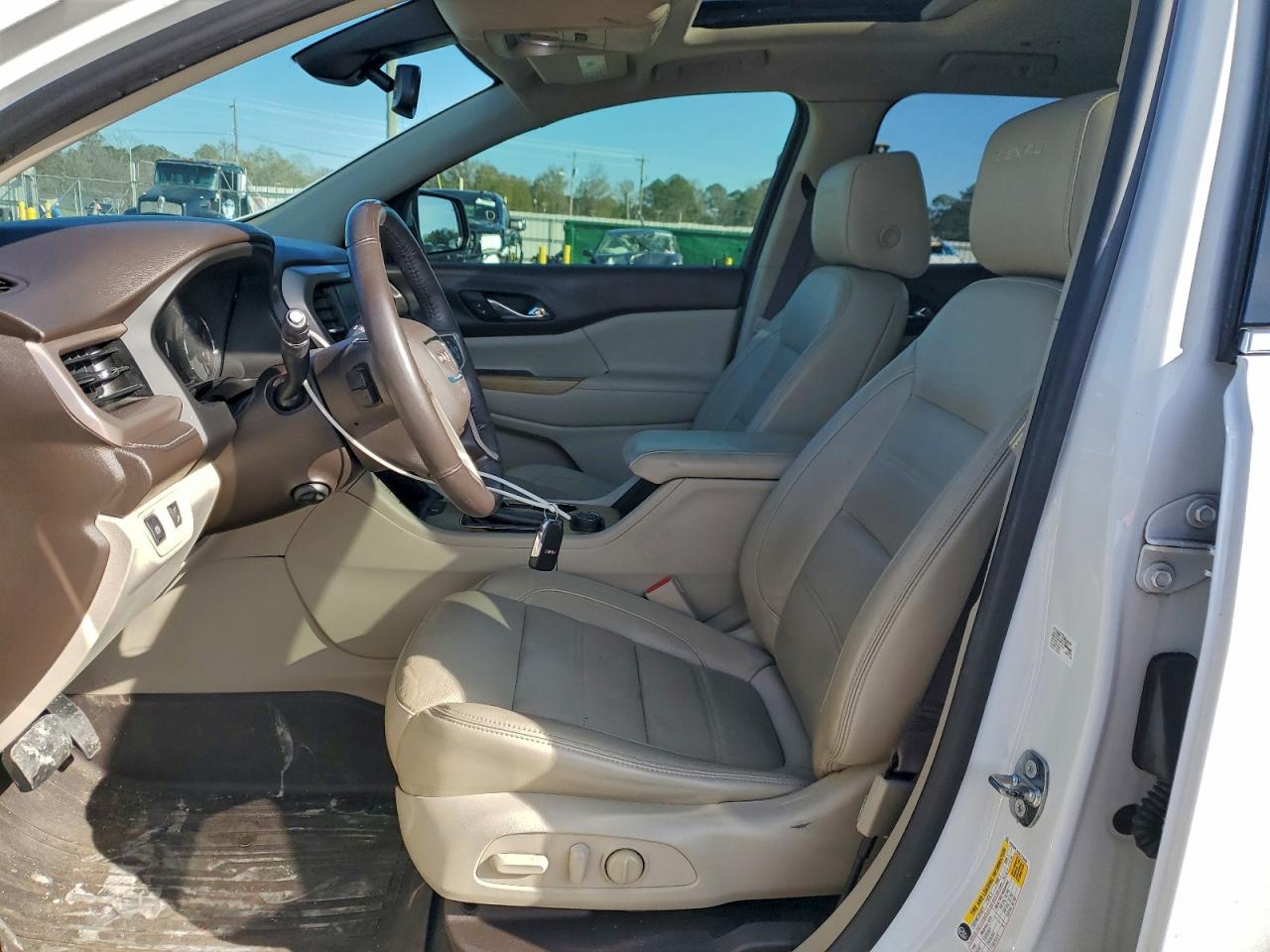 GMC Acadia Denali Image 14