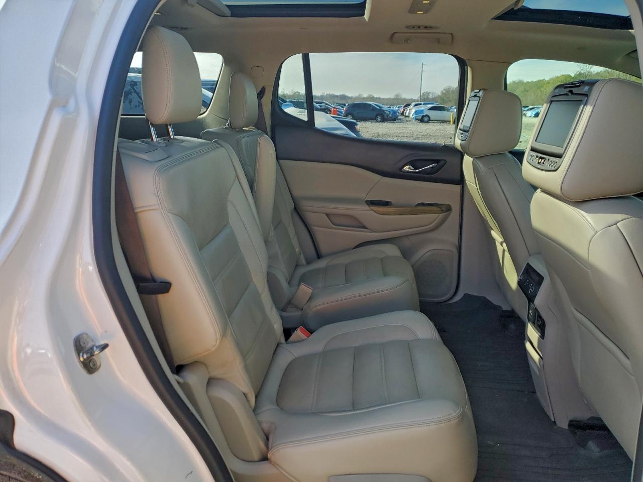 GMC Acadia Denali Image 13