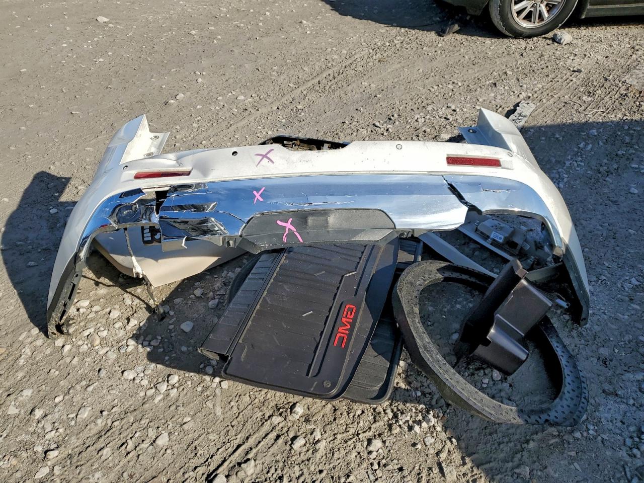 GMC Acadia Denali Image 3