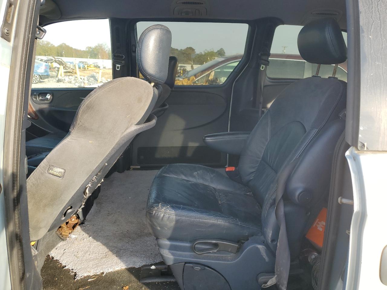 Chrysler Minivan Limited Image 9