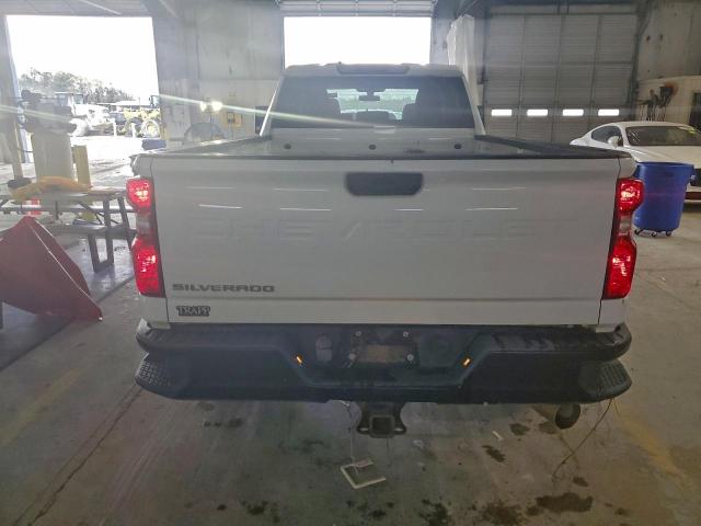 Chevrolet Silverado K2500 Heavy Duty Image 4