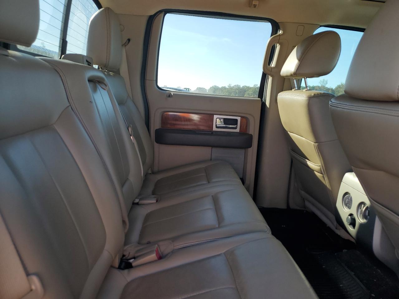 Ford F-150 Supercrew Image 8