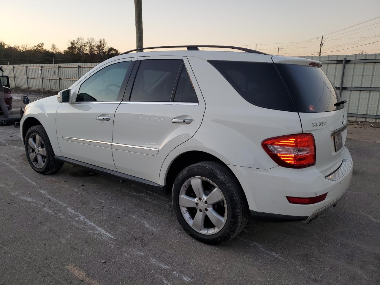 Mercedes-Benz M-Class 350 Image 13