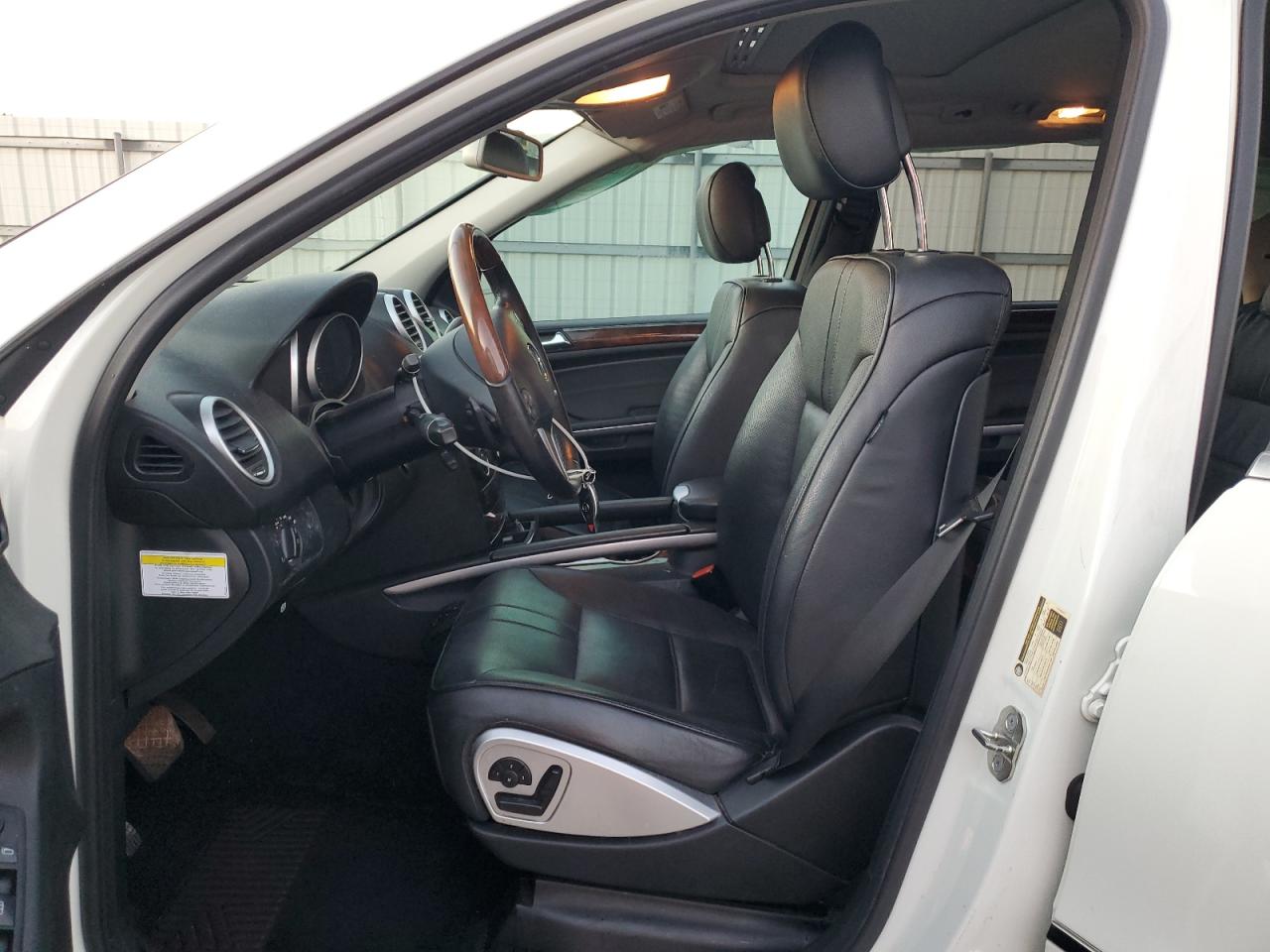 Mercedes-Benz M-Class 350 Image 9