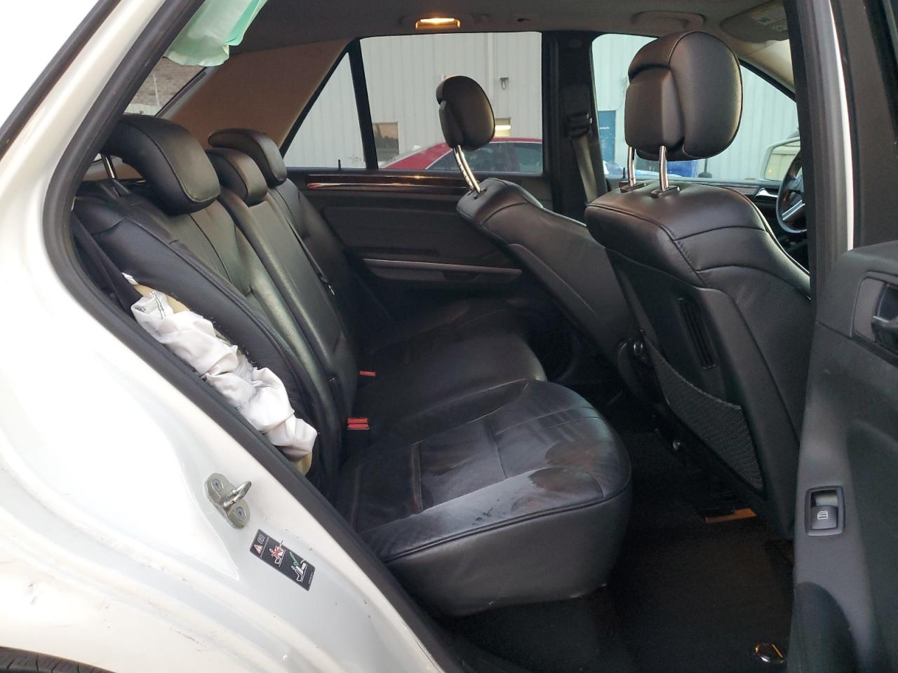 Mercedes-Benz M-Class 350 Image 10