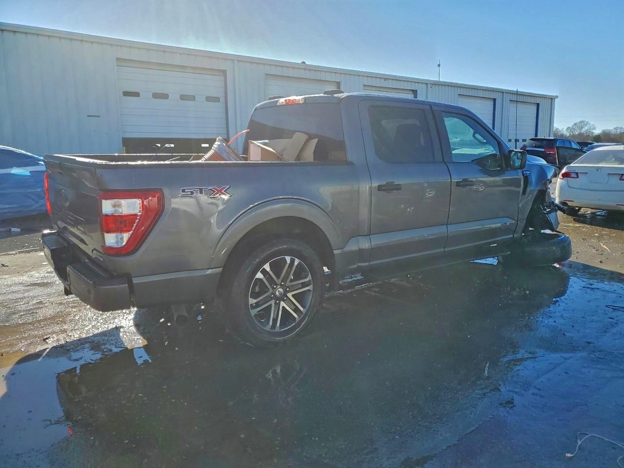 Ford F-150 Supercrew Image 5