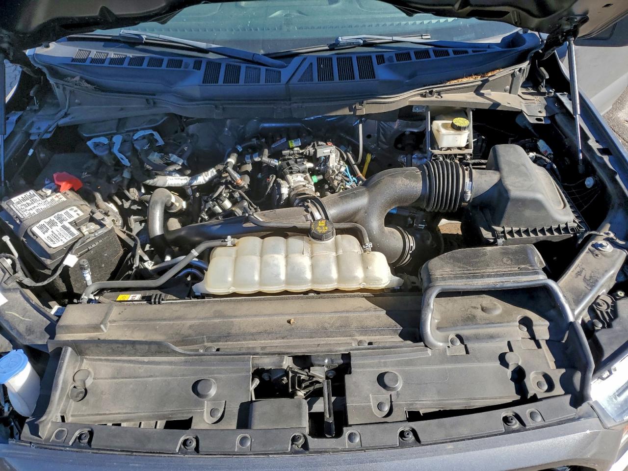 Ford F-150 Supercrew Image 12