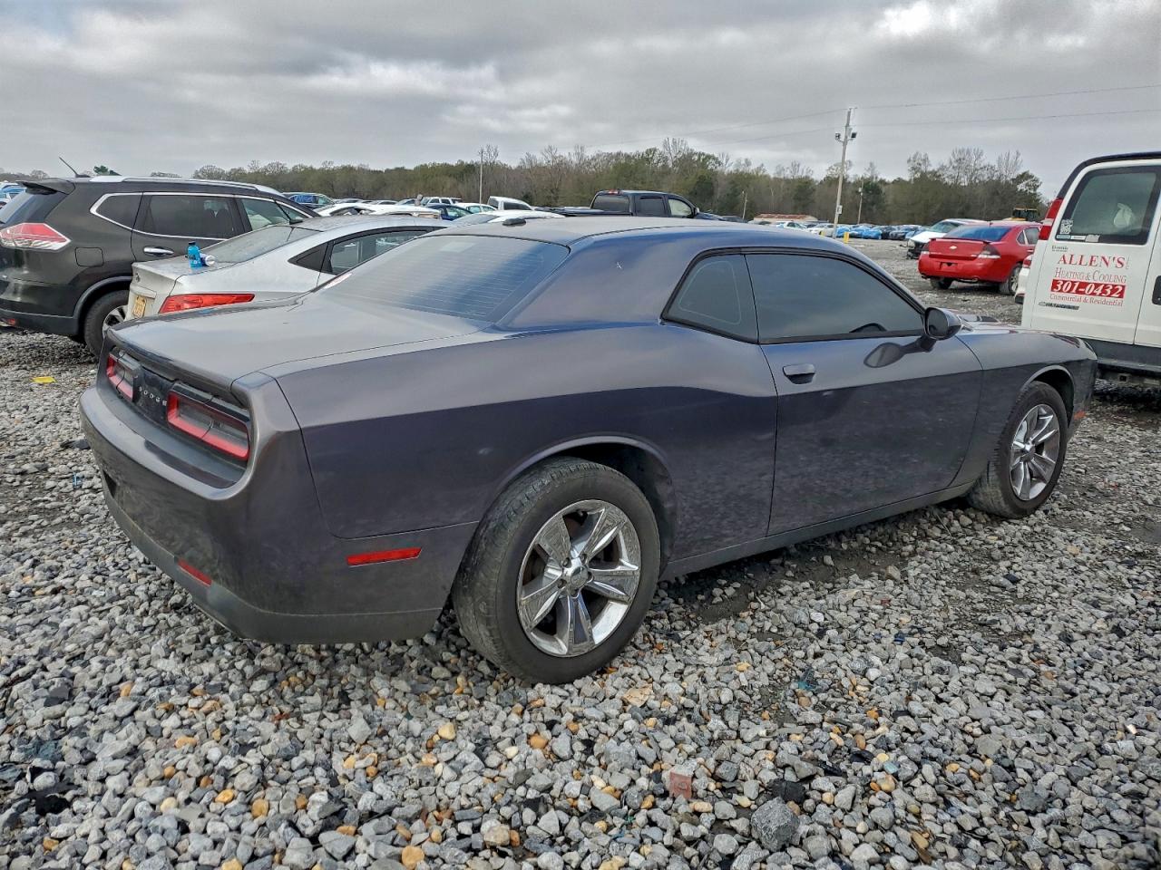 Dodge Challenger Sxt Image 2