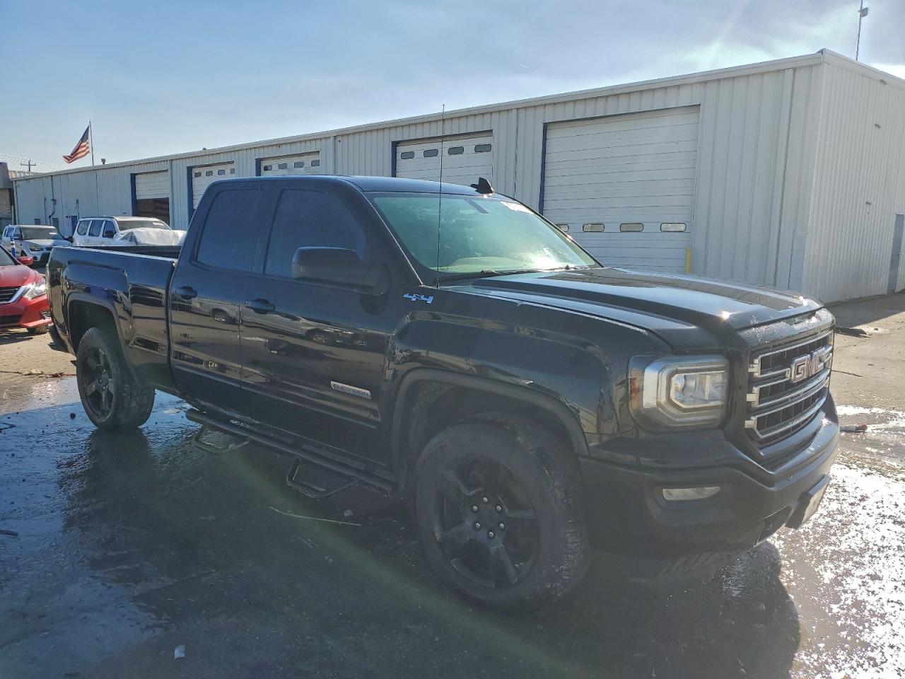 GMC Sierra K1500 Image 2