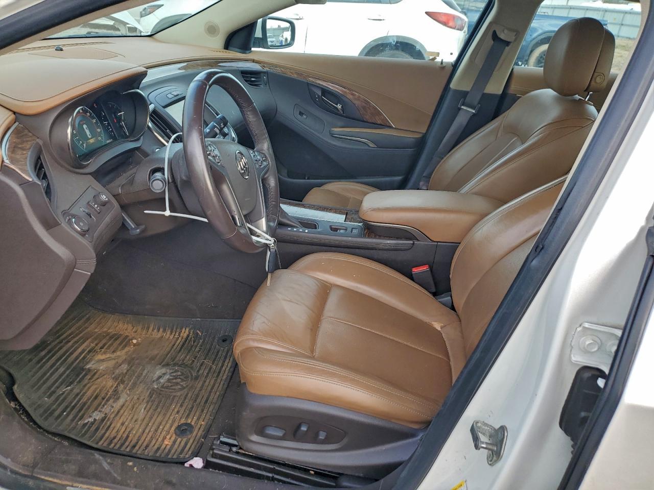 Buick LaCrosse Touring Image 3